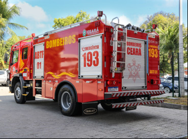 Foto de apoio ilustrativo. Funcionário dos serviços gerais de hospital em Itapipoca, no Ceará, é resgatado por bombeiros após ficar preso eme elevador  