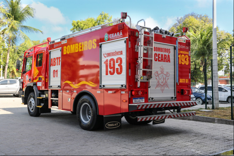 Foto de apoio ilustrativo. Funcionário dos serviços gerais de hospital em Itapipoca, no Ceará, é resgatado por bombeiros após ficar preso eme elevador