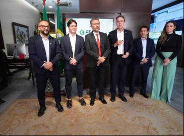 Anúncio do início da criação do curso de medicina da Unilab em Baturité, com o ministro da Educação Camilo Santana ao centro com o governador Elmano de Freitas 