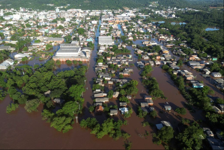 Guaíba recebe águas de diversos rios da região. Lago superou nível recorde de cheia registrado em 1941