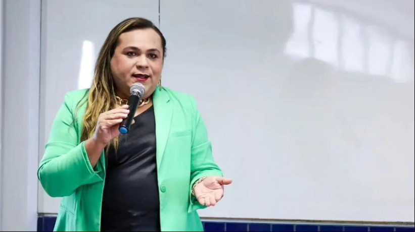 Coordenadora da Diversidade Sexual de Fortaleza, Andrea Rossati recebe o título de Cidadã Fortalezense
