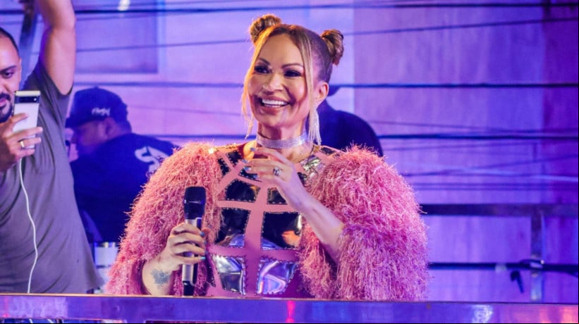 Solange Almeidase apresenta no Aterro da Praia de Iracema no Carnaval 2024