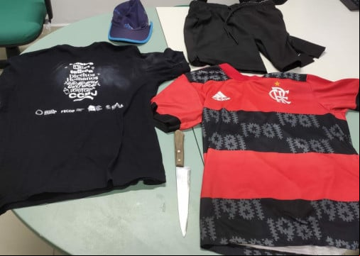 A Polícia Civil e a Polícia Militar, em ação integrada, apreendeu a arma de fogo, as roupas usadas na ação e apreenderam todos os envolvidos no latrocínio A Polícia Civil e a Polícia Militar, em ação integrada, apreendeu a arma de fogo, as roupas usadas na ação e apreenderam todos os envolvidos no latrocínio