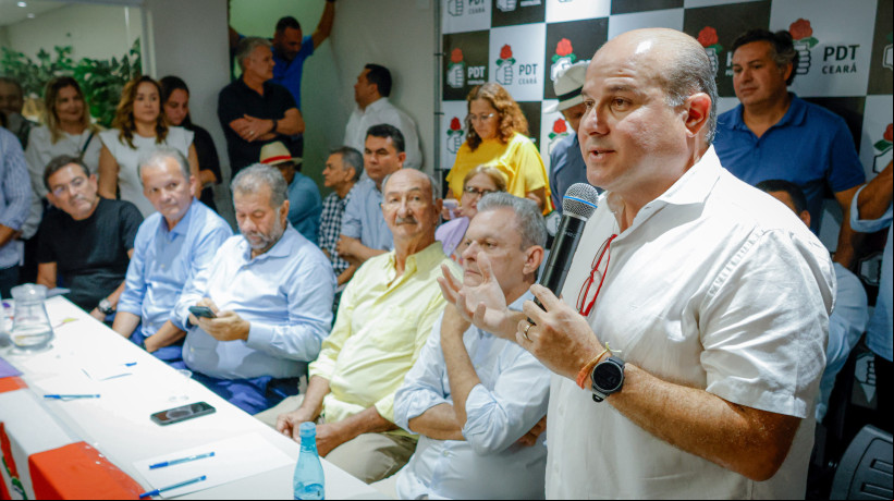 FORTALEZA-CE, BRASIL, 12-01-2023: Roberto Claudio. Ato no Partido Democrático Trabalhista com a presença de Carlos Lupi / Andre Figueiredo / Flavio Torres / Jose Sarto / Roberto Claudio. (Foto: Aurélio Alves/O Povo)