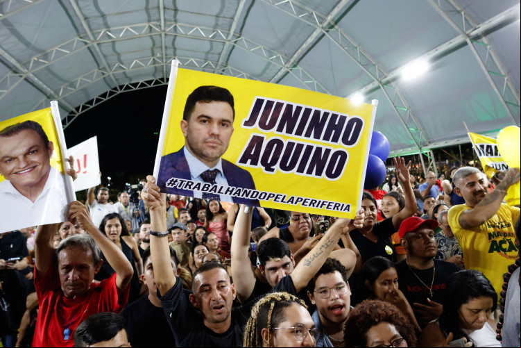 FORTALEZA-CE, BRASIL, 02-02-2023: Cartaz Juninho Aquino. Sarto lança pacote de obras de 2,2 bilhões no Parque Rachel de Queiroz. (Foto: Aurélio Alves/O Povo)