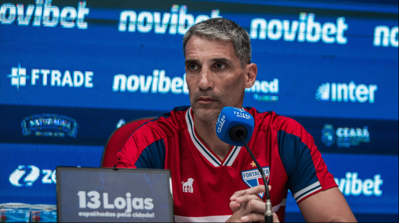 Técnico Vojvoda em entrevista coletiva do Fortaleza no Pici