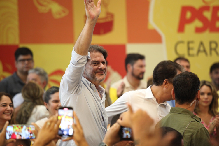  CID GOMES, recém-filiado ao PSB, retoma protagonismo perdido após divergências com o irmão Ciro