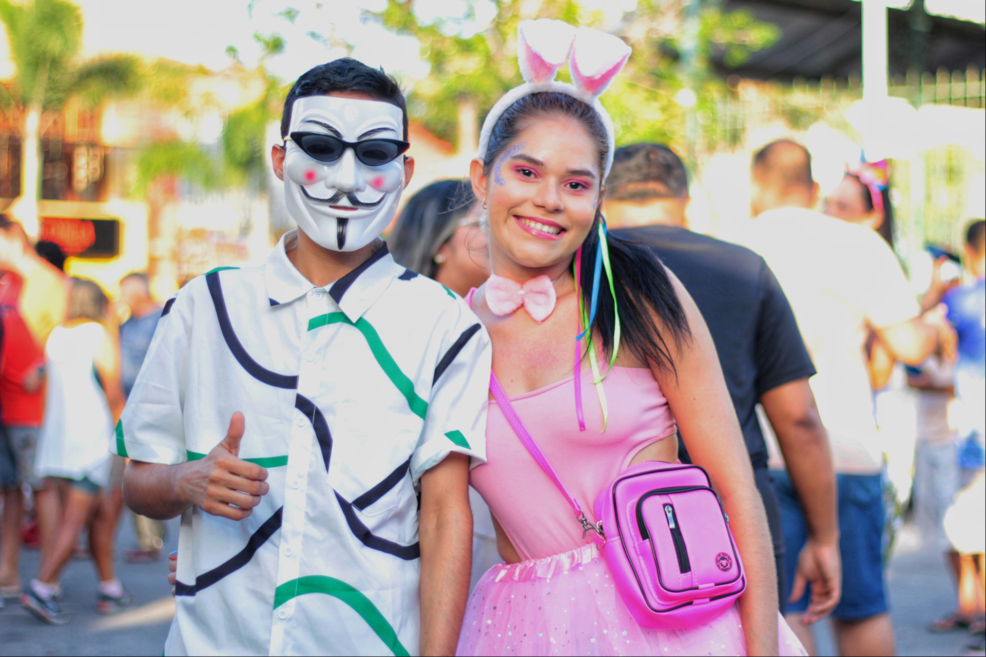 Foliões curtem o penúltimo dia de Carnaval no Mercado dos Pinhões Foliões curtem o penúltimo dia de Carnaval no Mercado dos Pinhões