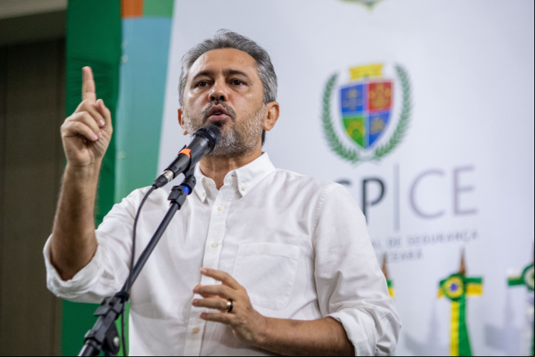 Governador Elmano de Freitas voltou a defender que o PT chegue a um consenso por meio dos encontros partidários