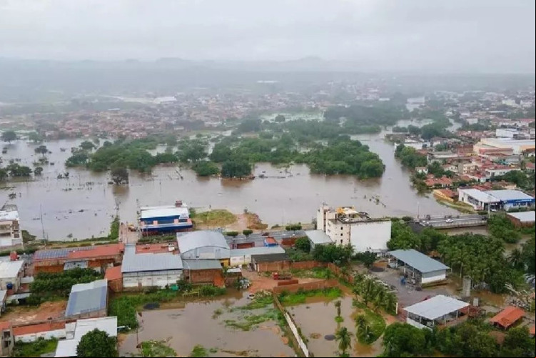Além do rio, açudes e barragens de Santa Quitéria também aumentaram os níveis de água com as chuvas