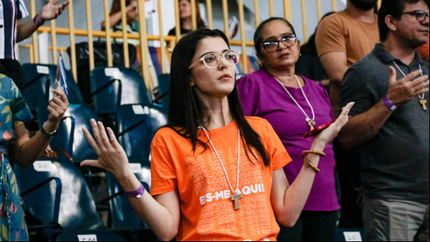 Rafaela Lobo (de camiseta laranja) é congregada na comunidade Shalom Parquelândia e esteve no retiro Rafaela Lobo (de camiseta laranja) é congregada na comunidade Shalom Parquelândia e esteve no retiro