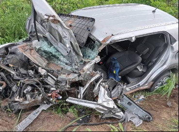 O motorista do carro sofreu escoriações e precisou ser levado para o Hospital Regional Vale do Jaguaribe, já o motorista do caminhão não sofreu ferimentos 