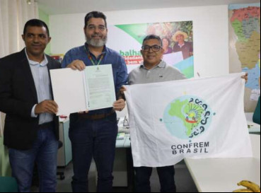 A comunidade se localiza no município de Beberibe, a 82km de Fortaleza 