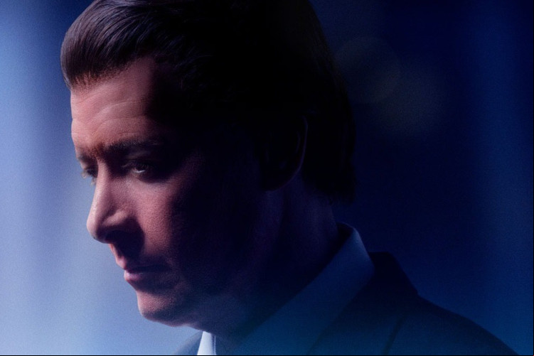 Rodrigo Faro surge como Silvio Santos em pôster e teaser de filme