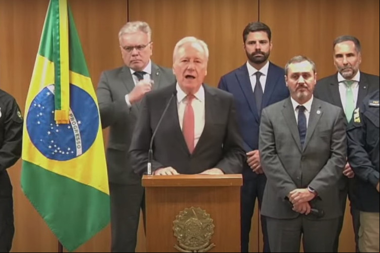 Ministro Ricardo Lewandowski em entrevista coletiva sobre a captura dos fugitivos