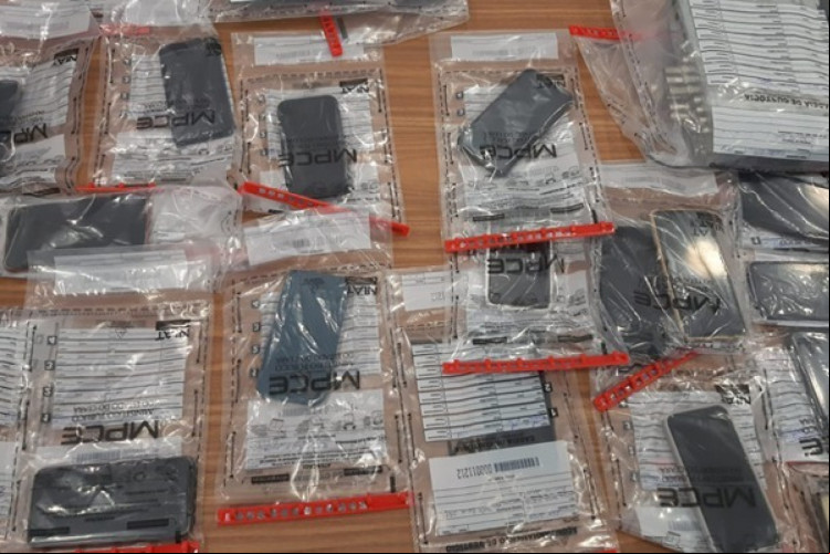  Celulares apreendidos
com torcidas