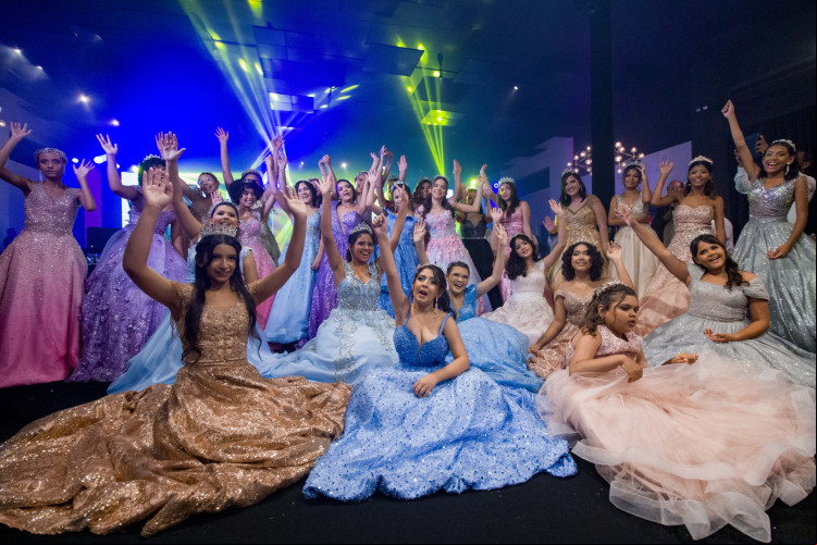 FORTALEZA, CEARÁ, BRASIL, 14-04-2024: Debutantes da Peter Pan, 30 adolescentes em tratamento contra o câncer ganham festa de aniversário de 15 anos (Foto: Samuel Setubal) FORTALEZA, CEARÁ, BRASIL, 14-04-2024: Debutantes da Peter Pan, 30 adolescentes em tratamento contra o câncer ganham festa de aniversário de 15 anos (Foto: Samuel Setubal)