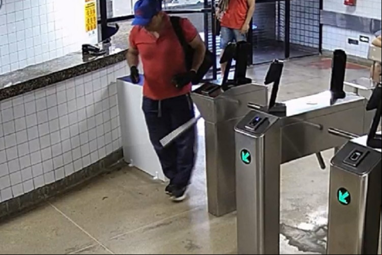 CÂMERAS de vigilância flagraram o acusado entrando no IJF