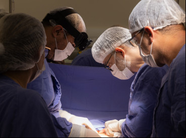 Parto reuniu equipe multidisciplinar com obstetras, cirurgião vascular, entre outros  