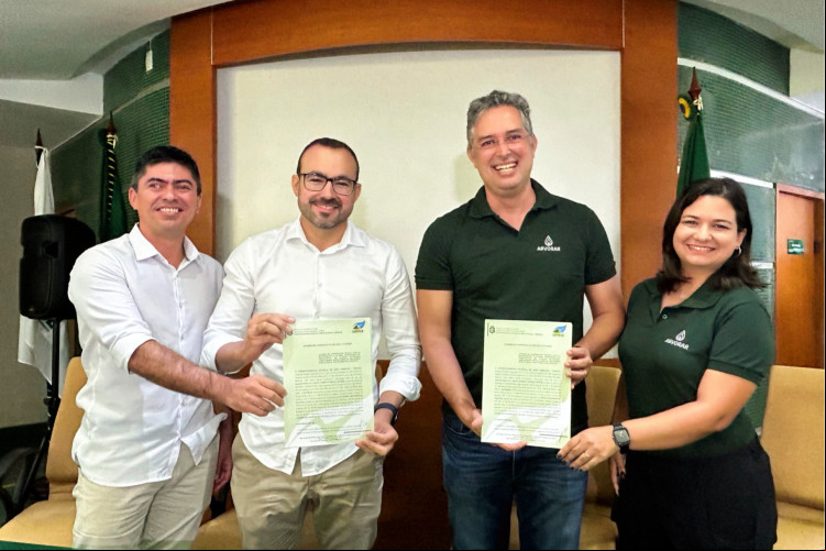Da esquerda para a direita: O fiscal ambiental Roberto Cavalcante, o superintendente da Semace Carlos Alberto Mendes, o CEO do Beach Park Murilo Pascoal e a gerente de operacional do Parque Arvorar Leanne Peixoto 