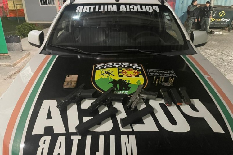 Três pistolas foram apreendidas com trio após confronto com PMs no Caça e Pesca