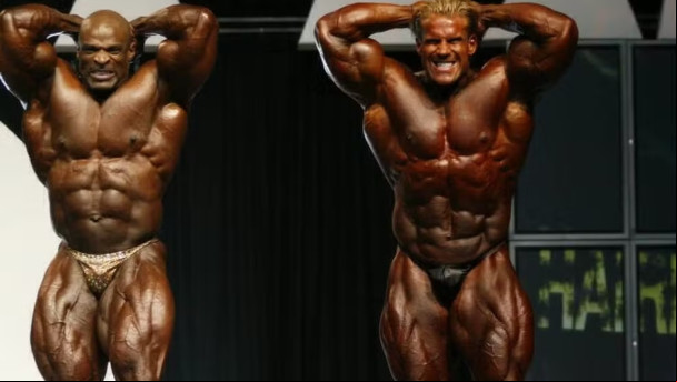 Ronnie Coleman (esq.) perdeu o Mister Olympia de 2006 para Jay Cutler (dir.) Ronnie Coleman (esq.) perdeu o Mister Olympia de 2006 para Jay Cutler (dir.)