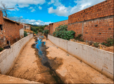  As obras no Riacho Seco começaram em maio e tem previsão de serem finalizadas em 90 dias 