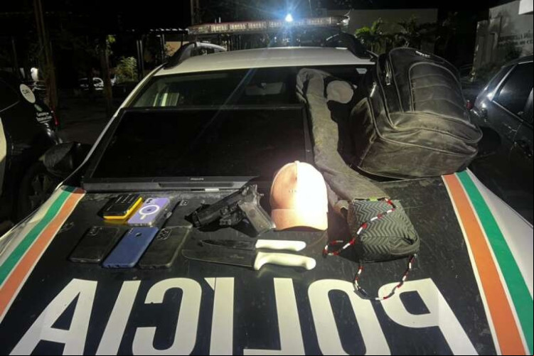 Material apreendido pela PMCE com suspeitos de roubo no bairro Dias Macedo na última sexta-feira, 5