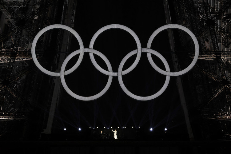 Cerimônia de abertura dos Jogos Olímpicos durou cerca de quatro horas e percorreu principais pontos de Paris.