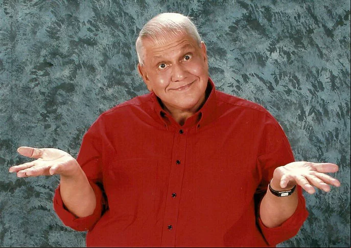 Ary Toledo (1937-): Considerado um dos maiores humoristas brasileiros, Ary Toledo ficou conhecido por seus shows de stand-up comedy, piadas e músicas humorísticas.