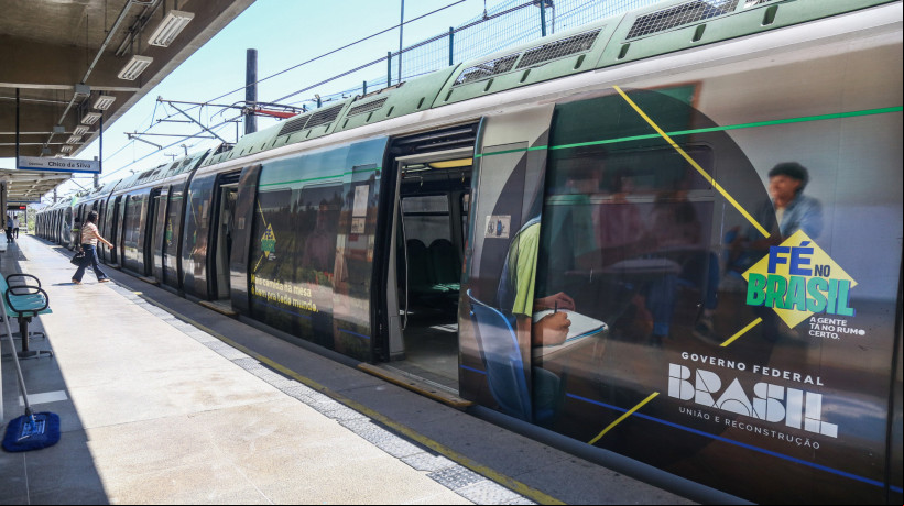 Cada composição que opera na Linha Sul tem capacidade para o transporte de 890 pessoas, incluindo ageiros em pé, segundo dados do Metrofor