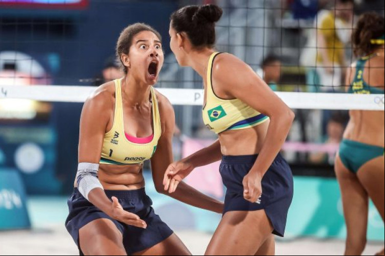 Vitória por 2 sets 1 contra dupla canadense deixou brasileiros agitados nas redes sociais; dupla encerra longo jejum do vôlei feminino