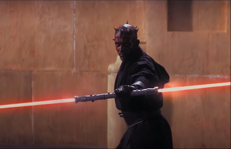 Porém, a segunda metade do filme tem momentos relevantes, como a luta de Qui-Gon Jinn e Darth Maul, que para muitos, é uma das batalhas mais épicas da saga.