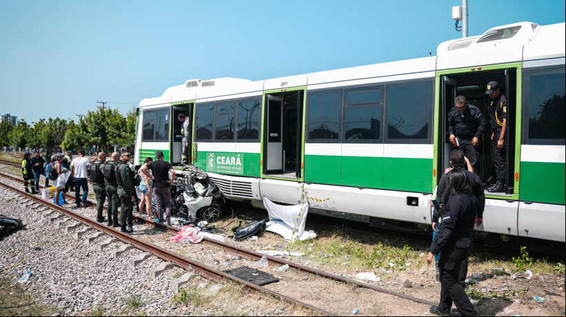Colisão entre VLT e automóvel causou três mortes na quinta-feira, no bairro Vila União, em Fortaleza