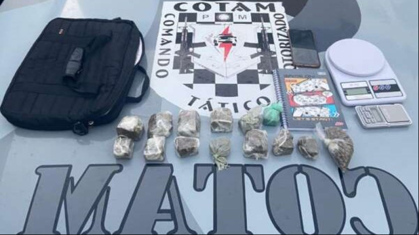 Suspeito carregava bolsa com droga, balança de precisão e caderno de anotações, conforme a PMCE