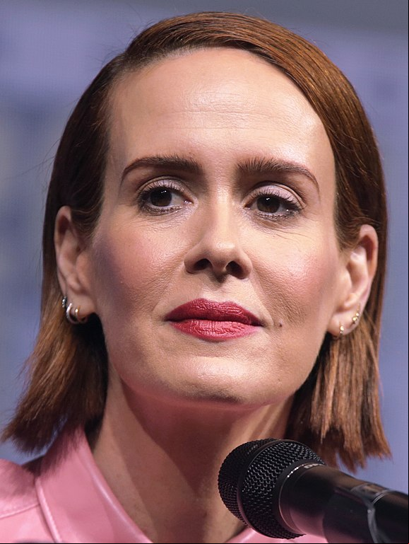 A atriz Sarah Paulson, amiga de Pascal, chegou a ajudá-lo financeiramente, contribuindo com parte de seu próprio salário para que ele pudesse pagar o aluguel.
