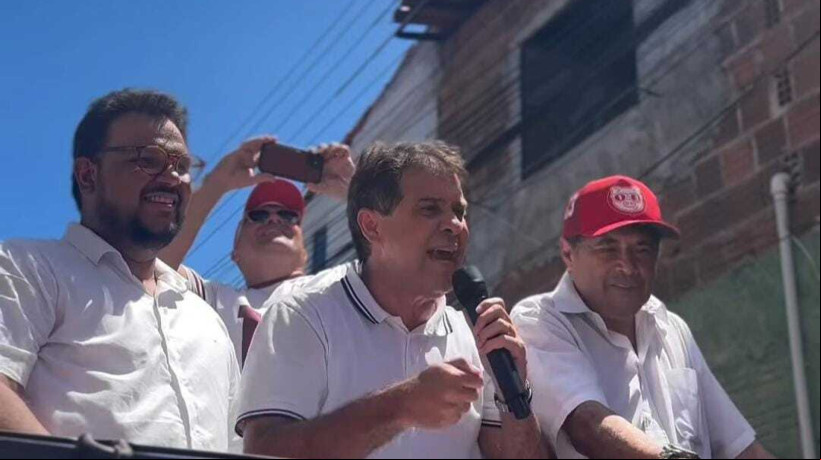 Evandro Leitão (PT) em agenda com Técio Nunes (Psol) e o vereador Carlos Mesquita (PDT), vice-líder do prefeito José Sarto (PDT)
