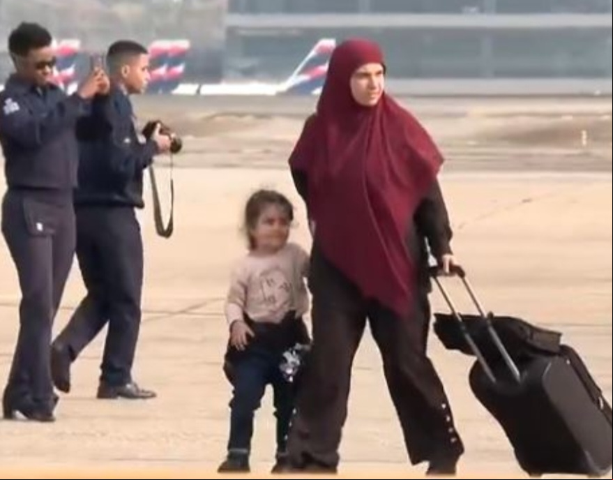 Famílias inteiras estão retornando com idosos e crianças para fugir do perigo de ataques em cidades libanesas sob alvo de extremistas.
