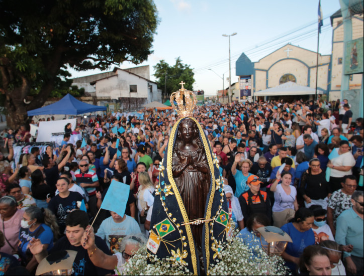 FORTALEZA-CE, BRASIL, 12-10-2024: Procissão de Nossa Senhora Aparecida. Montese. (foto: Fabio Lima/ OPOVO)