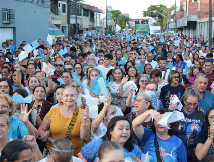 FORTALEZA-CE, BRASIL, 12-10-2024: Procissão de Nossa Senhora Aparecida. Montese. (foto: Fabio Lima/ OPOVO)