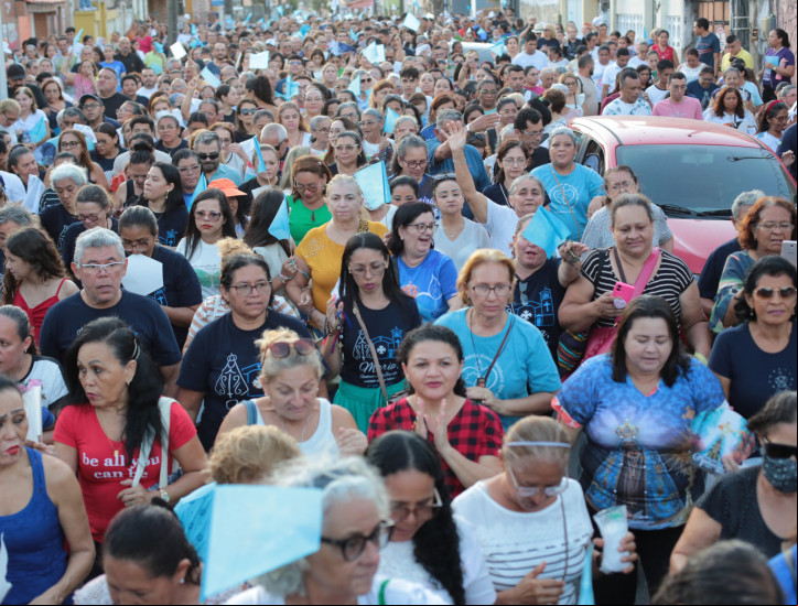 FORTALEZA-CE, BRASIL, 12-10-2024: Procissão de Nossa Senhora Aparecida. Montese. (foto: Fabio Lima/ OPOVO)