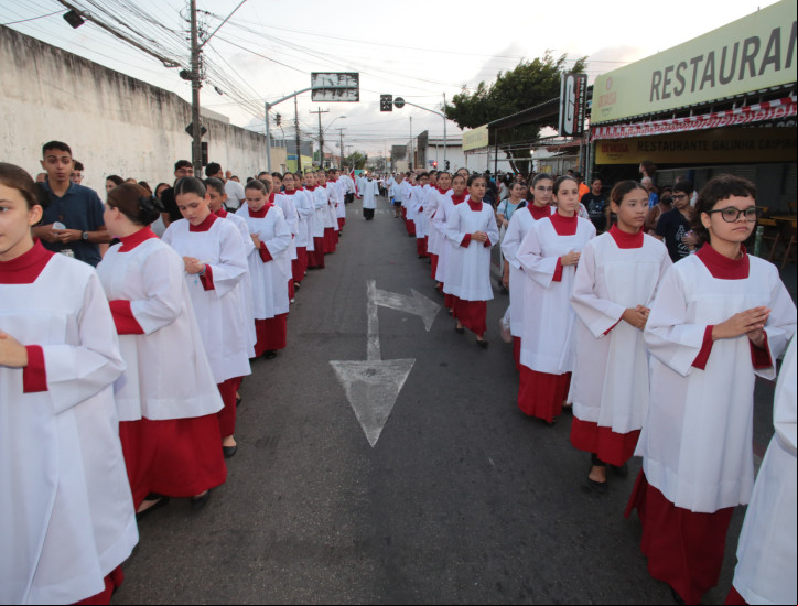FORTALEZA-CE, BRASIL, 12-10-2024: Procissão de Nossa Senhora Aparecida. Montese. (foto: Fabio Lima/ OPOVO)