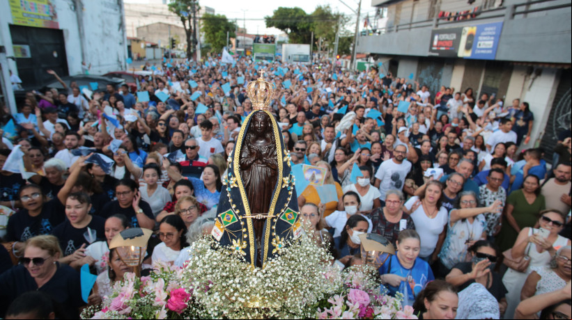 FORTALEZA-CE, BRASIL, 12-10-2024: Procissão de Nossa Senhora Aparecida. Montese. (foto: Fabio Lima/ OPOVO)
