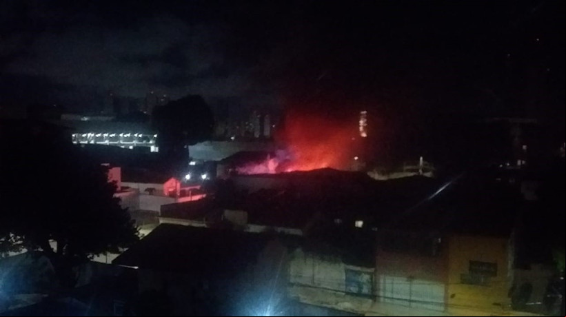 Incêndio a veículo registrado no bairro Benfica
