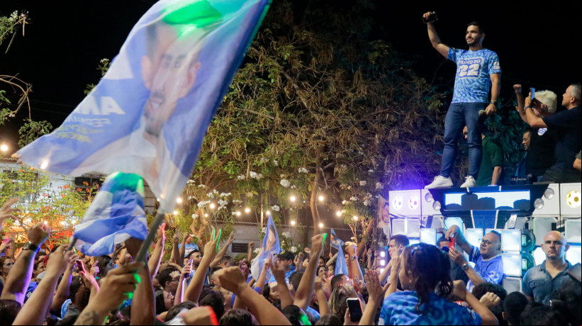 FORTALEZA, CEARÁ, BRASIL, 21-10-2024: Bloco do André Fernandes no José Walter com alguns aliados na Praça do Cuca. (Foto: Samuel Setubal/ O Povo)