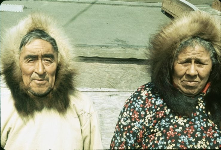 A história do Alasca está entrelaçada com a cultura indígena, e diversas comunidades nativas que ainda vivem por lá e preservam tradições ancestrais.