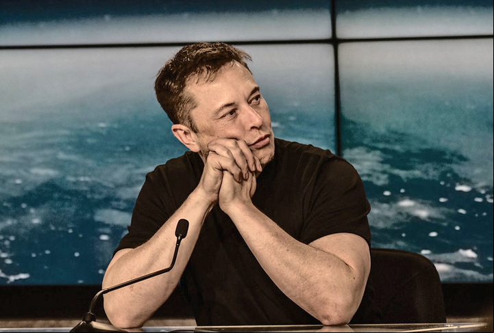 De acordo com a revista “Variety”, o bilionário americano Elon Musk (foto), dono da rede social X (ex-Twitter), e a escritora escocesa JK Rowling, autora da saga Harry Potter, aparecem entre os nomes citados na denúncia por comentários ofensivos que postaram nas redes.