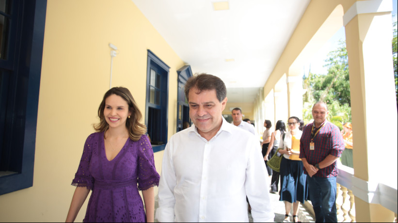 Evandro Leitão e Gabriella Aguiar na primeira visita ao Paço Municipal após serem eleitos