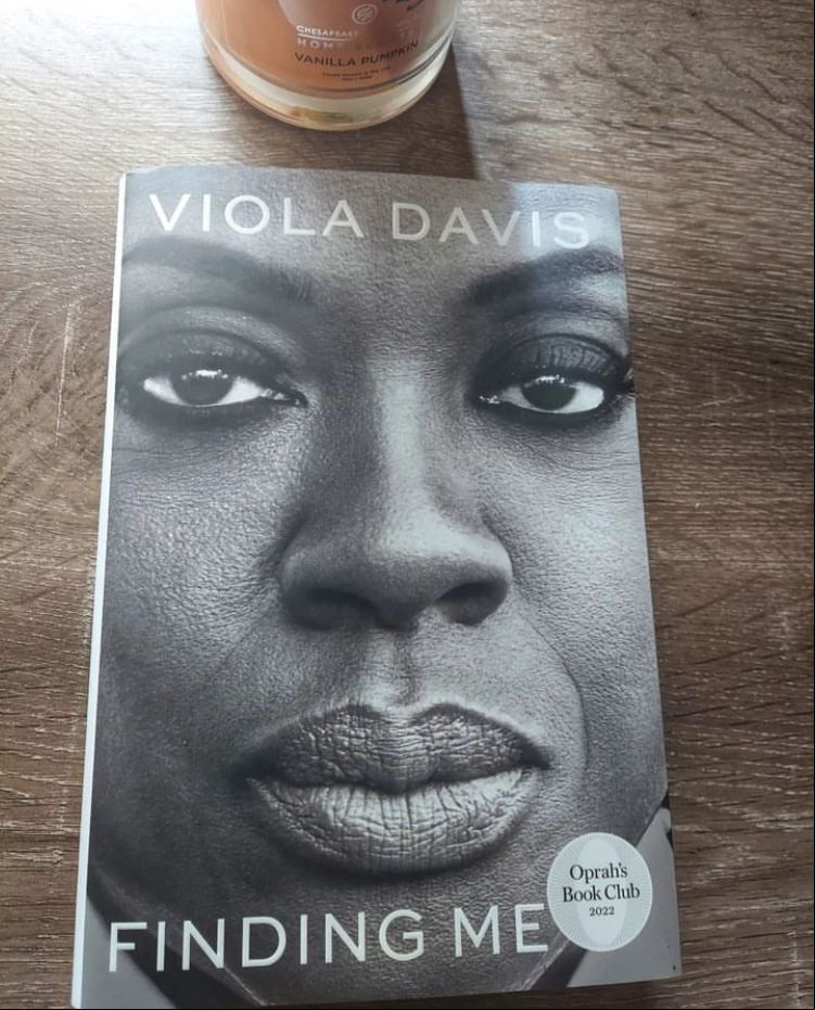 Em 2021, ela lançou sua autobiografia Finding Me (Em Busca de Mim, no Brasil), na qual compartilha sua trajetória de vida, desde as adversidades na infância até se tornar uma das maiores atrizes de Hollywood.