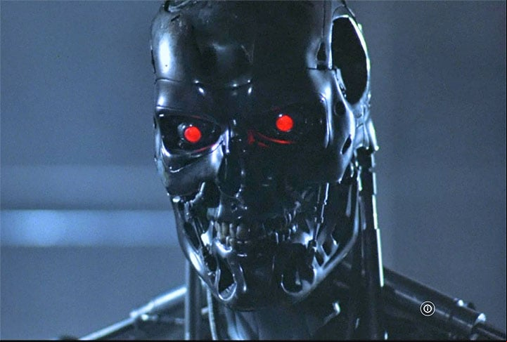 No filme original, lançado em 1984, T-800 ficou conhecido por ser um assassino cibernético enviado do futuro para eliminar alvos específicos.